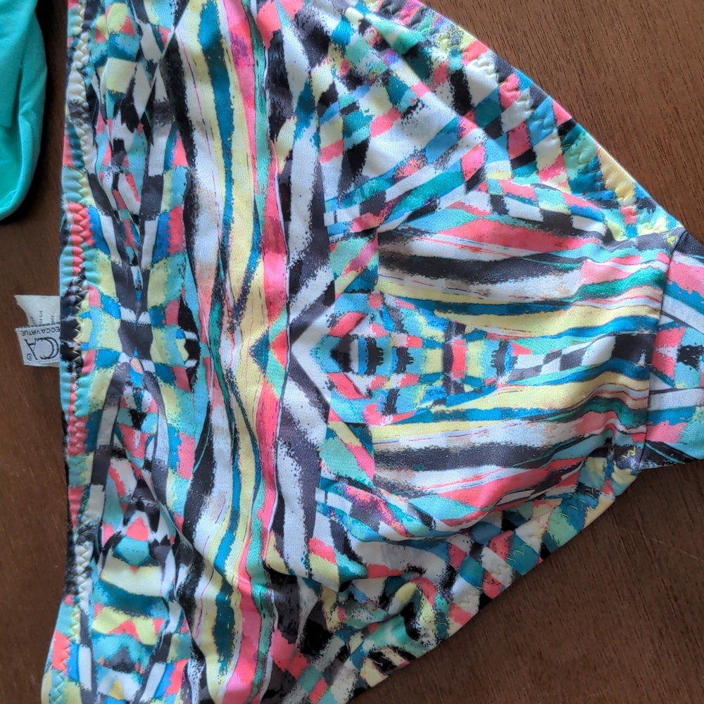 Bikini - Picture 3 of 6
